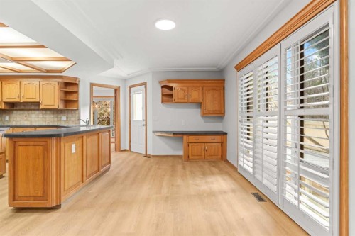 15 Patterson Drive Sw, Calgary, AB - Indoor Photo Showing Kitchen