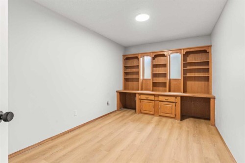 15 Patterson Drive Sw, Calgary, AB - Indoor