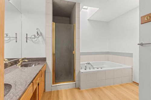 15 Patterson Drive Sw, Calgary, AB - Indoor Photo Showing Bathroom