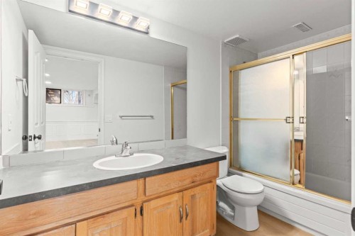 15 Patterson Drive Sw, Calgary, AB - Indoor Photo Showing Bathroom