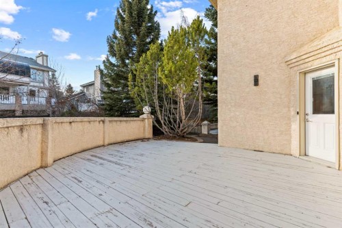 15 Patterson Drive Sw, Calgary, AB - Outdoor