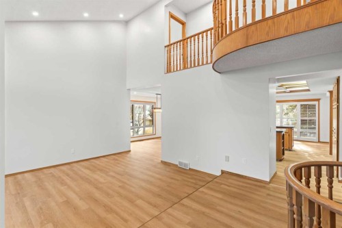 15 Patterson Drive Sw, Calgary, AB - Indoor Photo Showing Other Room