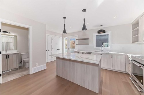 115-1330 1St Avenue, Canmore, AB - Indoor Photo Showing Kitchen With Upgraded Kitchen