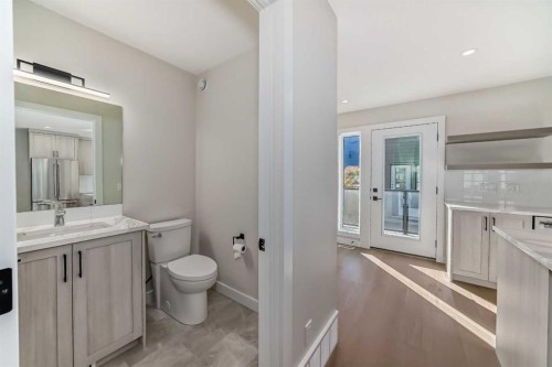 115-1330 1St Avenue, Canmore, AB - Indoor Photo Showing Bathroom