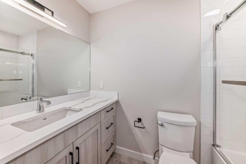 115-1330 1St Avenue, Canmore, AB - Indoor Photo Showing Bathroom
