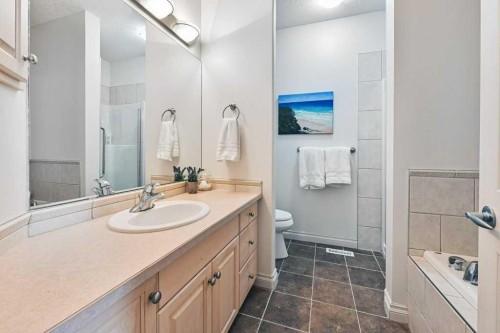 56 Discovery Woods Villas Sw, Calgary, AB - Indoor Photo Showing Bathroom
