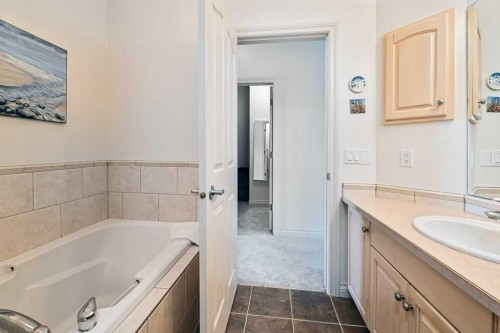 56 Discovery Woods Villas Sw, Calgary, AB - Indoor Photo Showing Bathroom