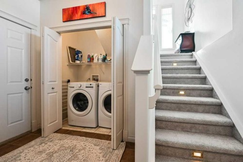56 Discovery Woods Villas Sw, Calgary, AB - Indoor Photo Showing Laundry Room