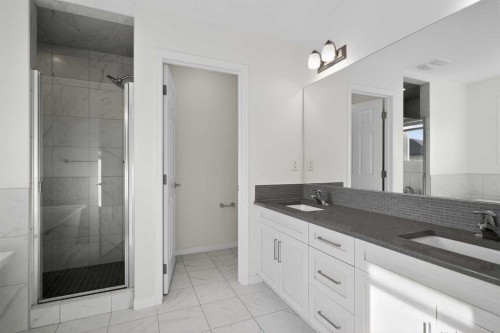 82 Osborne Common Sw, Airdrie, AB - Indoor Photo Showing Bathroom