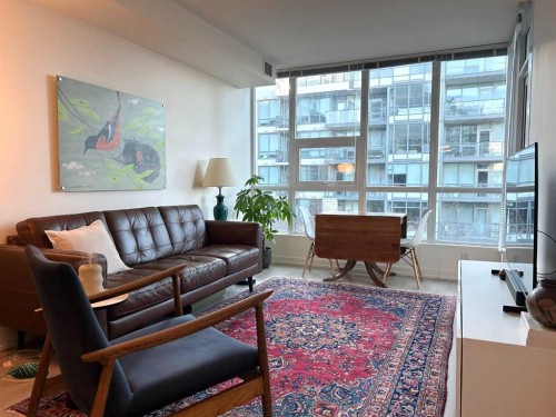314-51 Waterfront Mews Sw, Calgary, AB - Indoor Photo Showing Living Room