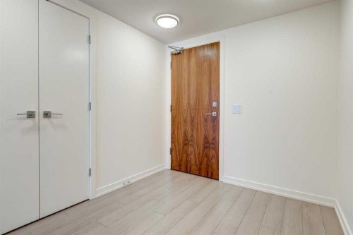 314-51 Waterfront Mews Sw, Calgary, AB - Indoor Photo Showing Other Room