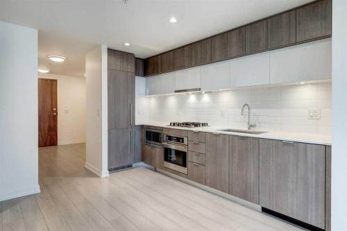 314-51 Waterfront Mews Sw, Calgary, AB - Indoor Photo Showing Kitchen With Upgraded Kitchen