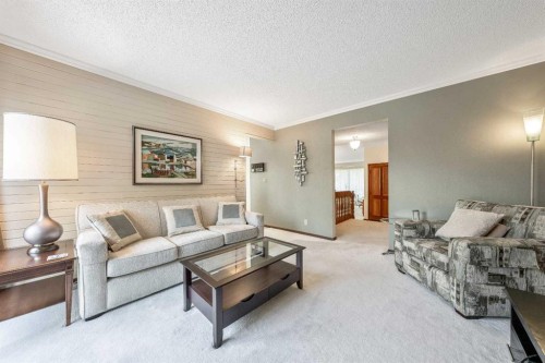 9536 Oakmount Drive Sw, Calgary, AB - Indoor Photo Showing Living Room