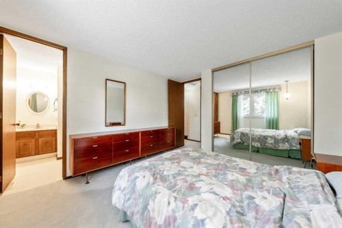 9536 Oakmount Drive Sw, Calgary, AB - Indoor Photo Showing Bedroom