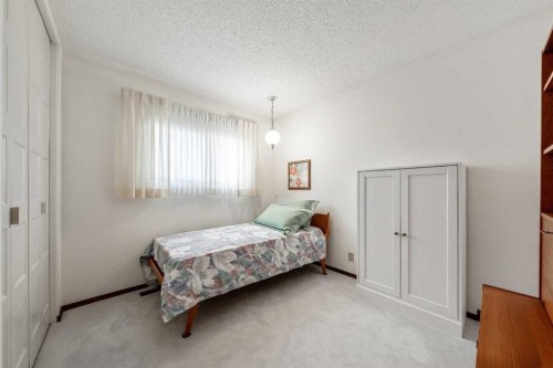 9536 Oakmount Drive Sw, Calgary, AB - Indoor Photo Showing Bedroom