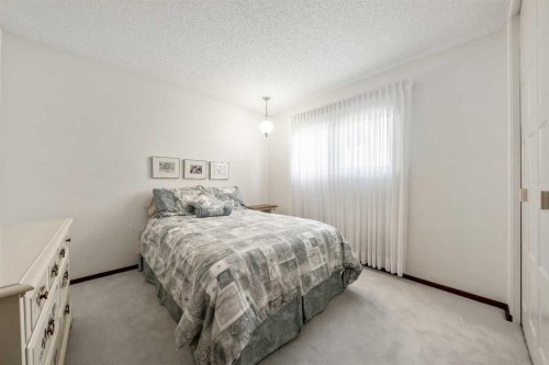 9536 Oakmount Drive Sw, Calgary, AB - Indoor Photo Showing Bedroom