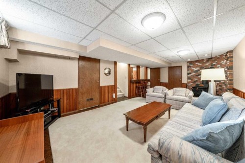 9536 Oakmount Drive Sw, Calgary, AB - Indoor