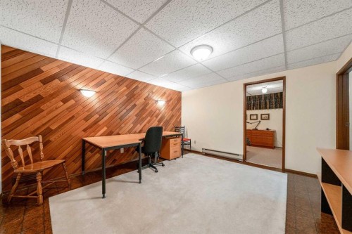 9536 Oakmount Drive Sw, Calgary, AB - Indoor Photo Showing Other Room