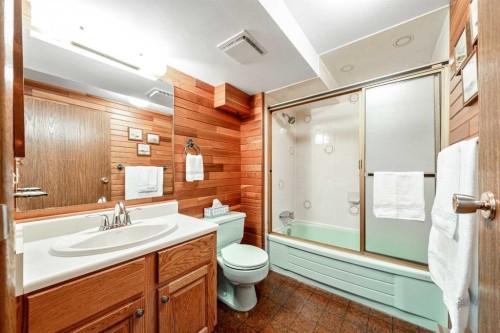 9536 Oakmount Drive Sw, Calgary, AB - Indoor Photo Showing Bathroom