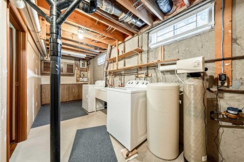 9536 Oakmount Drive Sw, Calgary, AB - Indoor Photo Showing Laundry Room