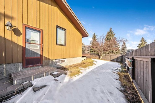 9536 Oakmount Drive Sw, Calgary, AB - Outdoor