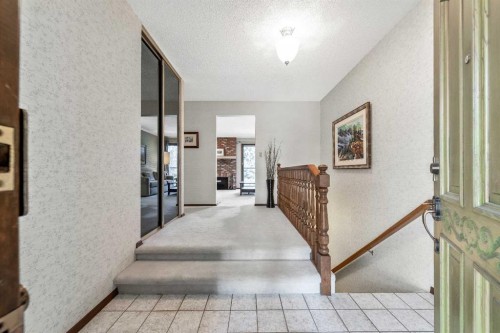 9536 Oakmount Drive Sw, Calgary, AB -  Photo Showing Other Room