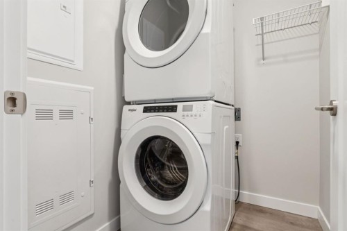 412-700 Shawnee Square Sw, Calgary, AB - Indoor Photo Showing Laundry Room