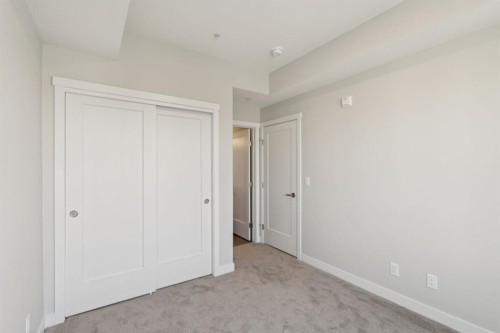 412-700 Shawnee Square Sw, Calgary, AB - Indoor Photo Showing Other Room