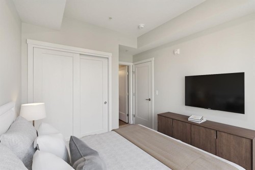 412-700 Shawnee Square Sw, Calgary, AB - Indoor Photo Showing Bedroom