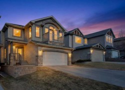 57 Pantego Hill NW Calgary, AB T3K 0B7