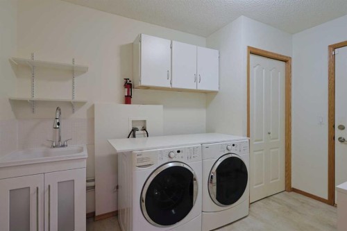 256 Hampstead Road Nw, Calgary, AB - Indoor Photo Showing Laundry Room