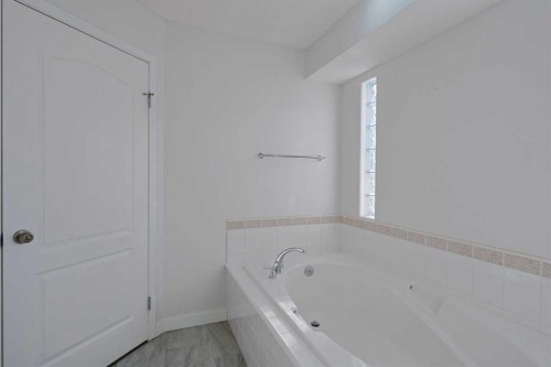 256 Hampstead Road Nw, Calgary, AB - Indoor Photo Showing Bathroom