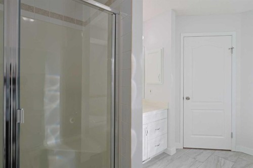 256 Hampstead Road Nw, Calgary, AB - Indoor Photo Showing Bathroom