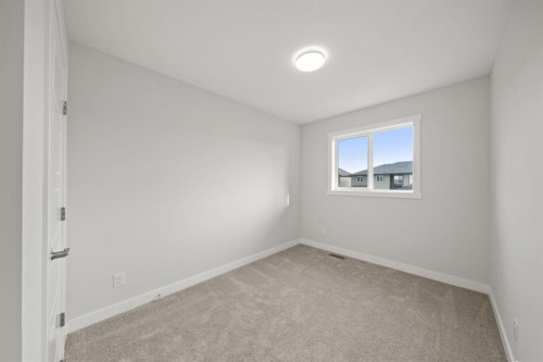 384 Sora Boulevard Se, Calgary, AB - Indoor Photo Showing Other Room