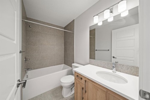 384 Sora Boulevard Se, Calgary, AB - Indoor Photo Showing Bathroom