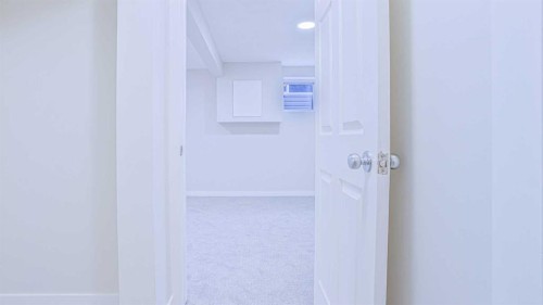 28 Castleridge Crescent Ne, Calgary, AB 