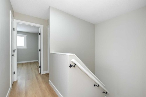 7620 27 Street Se, Calgary, AB - Indoor Photo Showing Other Room