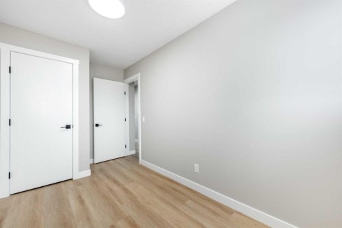 7620 27 Street Se, Calgary, AB - Indoor Photo Showing Other Room