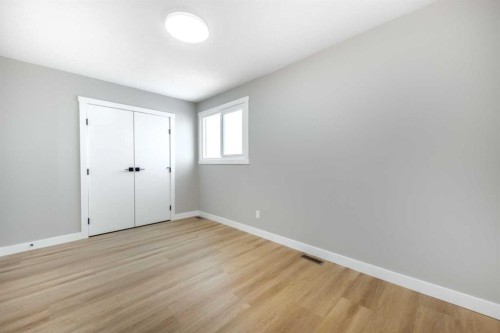 7620 27 Street Se, Calgary, AB - Indoor Photo Showing Other Room