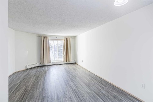 314-21 Dover Point Se, Calgary, AB - Indoor Photo Showing Other Room