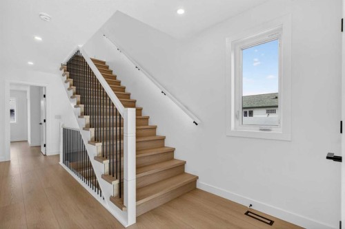 720 52 Avenue Sw, Calgary, AB - Indoor Photo Showing Other Room