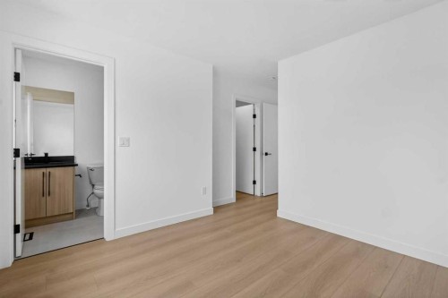 720 52 Avenue Sw, Calgary, AB - Indoor Photo Showing Other Room