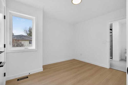 720 52 Avenue Sw, Calgary, AB - Indoor Photo Showing Other Room