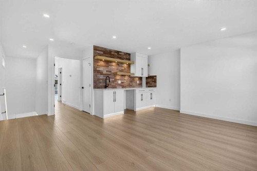 720 52 Avenue Sw, Calgary, AB - Indoor