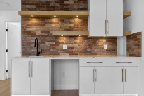 720 52 Avenue Sw, Calgary, AB - Indoor