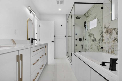 720 52 Avenue Sw, Calgary, AB - Indoor Photo Showing Bathroom