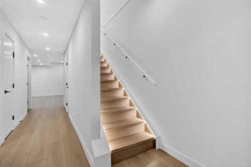 720 52 Avenue Sw, Calgary, AB - Indoor Photo Showing Other Room