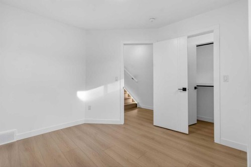 720 52 Avenue Sw, Calgary, AB - Indoor Photo Showing Other Room