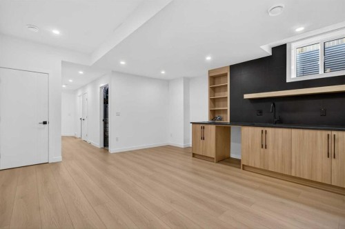 720 52 Avenue Sw, Calgary, AB - Indoor