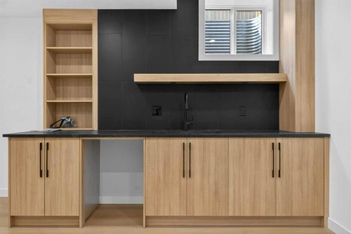 720 52 Avenue Sw, Calgary, AB - Indoor